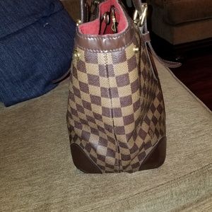 Reposhing Auth Louis Vuitton Damier Hampstead tote